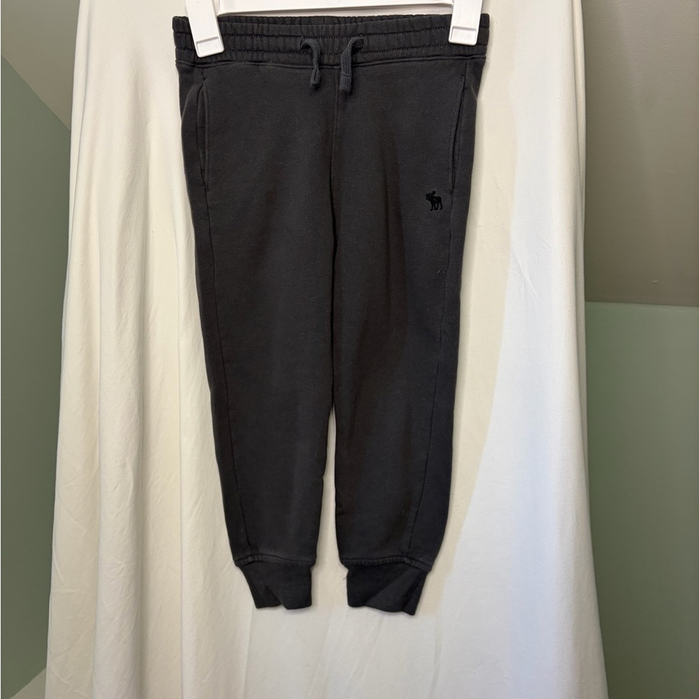 Abercrombie Kids Charcoal Joggers boys size 5/6